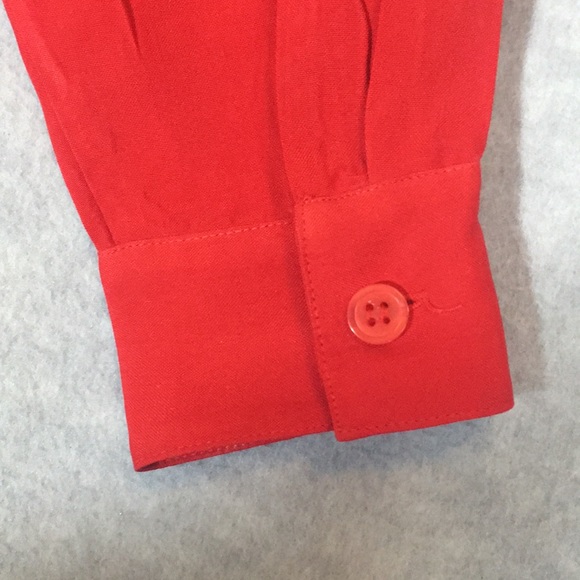 CHRISTIE & JILL Silk Classic 2 Pocket Button Up Shirt with 4 1/2” Side Split - Picture 10 of 16